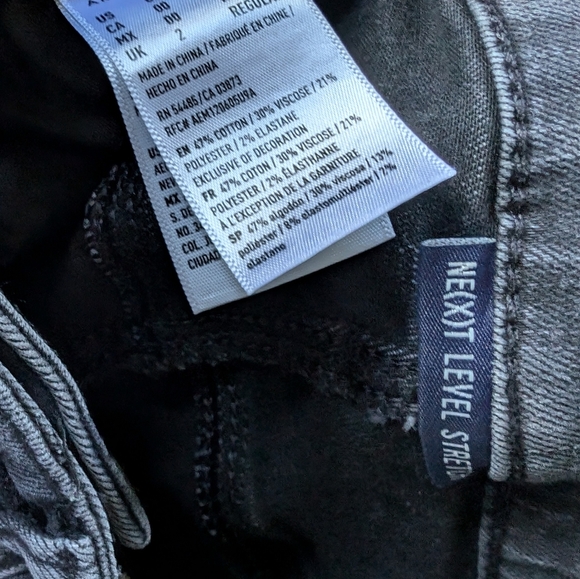 AMERICAN EAGLE BLACK DISTRESSED JEANS - Picture 6 of 6